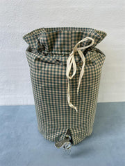 Vineddikekrukke af glas med tappehane, grønternet stof, 8 liter